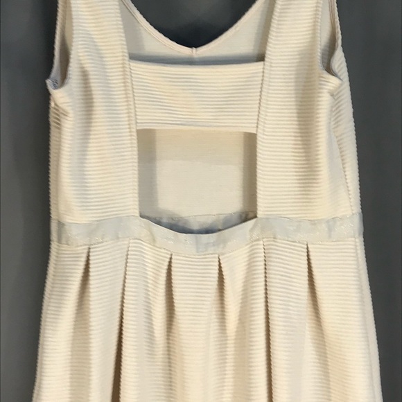American Eagle Dress Pleated Ribbed Open back Women size 8. Cream - Picture 3 of 10